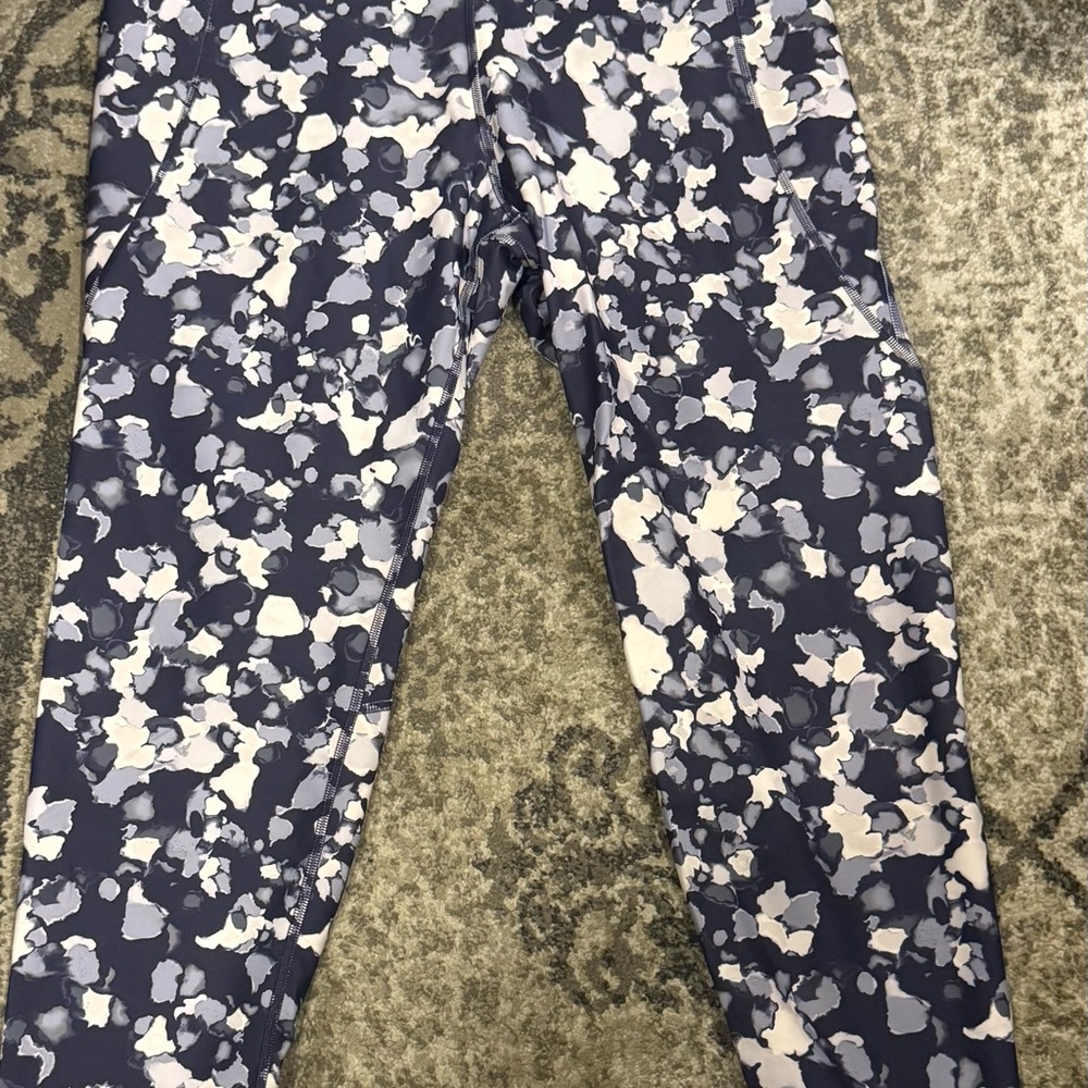 Old Navy Women’s Abstract Floral Leggings - Navy and White